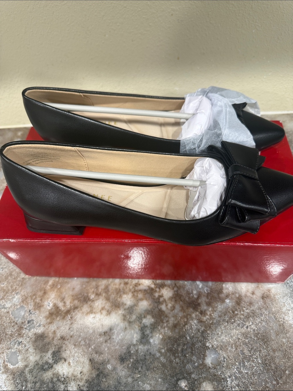 Journee Collection Black Pointed Bow Slip-On Flats - Picture 3 of 5